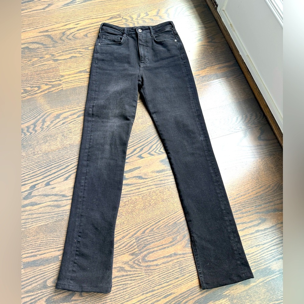 NWOT. Pilcro Hi rise Black Denim jeans with ankle vent 27. LAST CALL